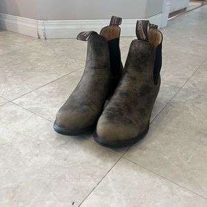 Blundstones